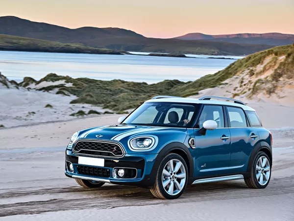 Dịch vụ thay Kính chắn gió xe Mini Countryman tận nơi